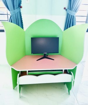 Bàn ghế máy tính cho bé mầm non Kidsmart